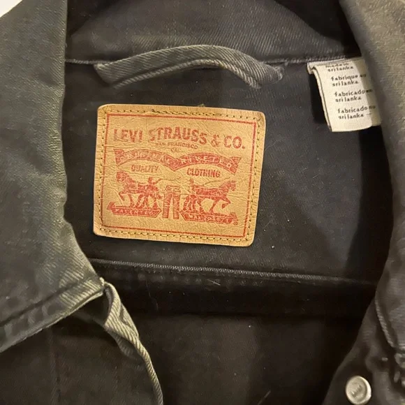 Levi's Black Denim Women’s Trucker Jacket - Picture 2 of 6